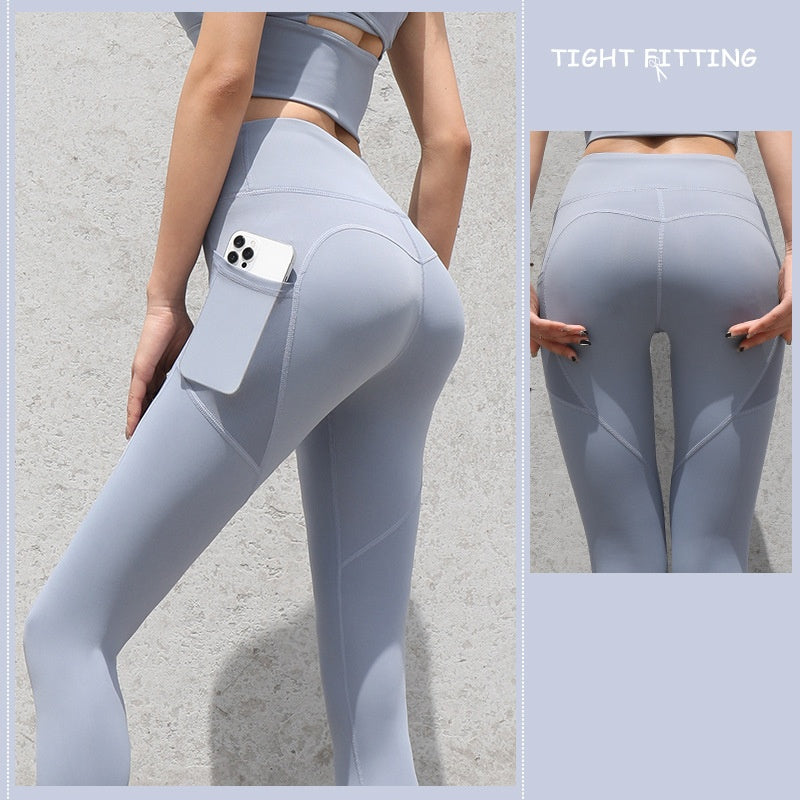 Leggings sportivi donna seamless con tasche, push up e vita alta. Perfetti per running, fitness e yoga. Tessuto elasticizzato, comodo e modellante.