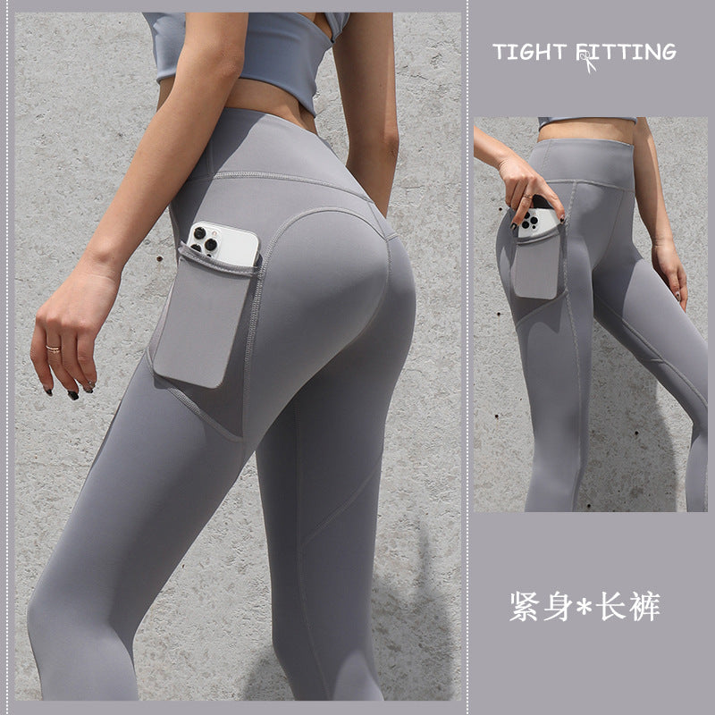 Leggings sportivi donna seamless con tasche, push up e vita alta. Perfetti per running, fitness e yoga. Tessuto elasticizzato, comodo e modellante.