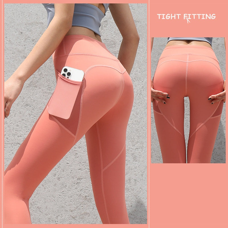 Leggings sportivi donna seamless con tasche, push up e vita alta. Perfetti per running, fitness e yoga. Tessuto elasticizzato, comodo e modellante.