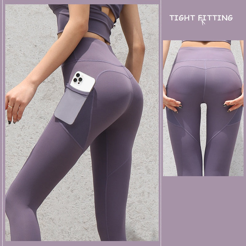 Leggings sportivi donna seamless con tasche, push up e vita alta. Perfetti per running, fitness e yoga. Tessuto elasticizzato, comodo e modellante.
