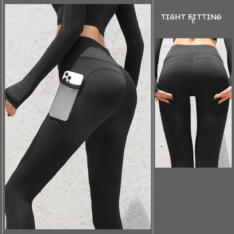 Leggings sportivi donna seamless con tasche, push up e vita alta. Perfetti per running, fitness e yoga. Tessuto elasticizzato, comodo e modellante.